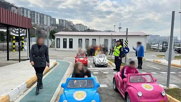 İlkokul Öğrencilerine Trafik Kurallarını Uygulamalı Eğitimle Anlattılar