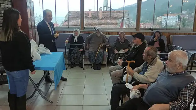 İnebolu Belediyesi'nden Huzurevi Sakinlerine Miraç Kandili Ziyareti