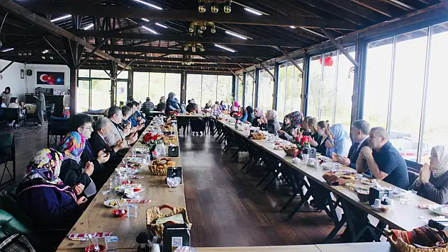 İnebolu'da Anneler Günü Dolayısıyla Anlamlı Program Düzenlendi