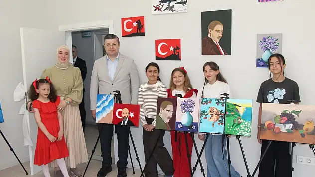 İnebolu'da Çocuklar Hayallerini Tuvale Yansıttı
