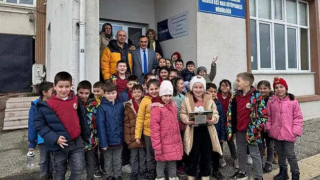 İnebolu'da Öğrencilerden Kütüphane Ziyareti