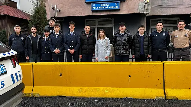 İnebolu'da Öğrencilere Emniyet Müdürlüğü Tanıtıldı