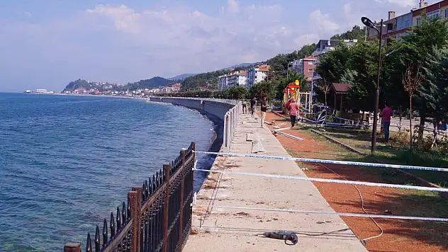 İnebolu'da Sahildeki Korkuluklar Yenileniyor