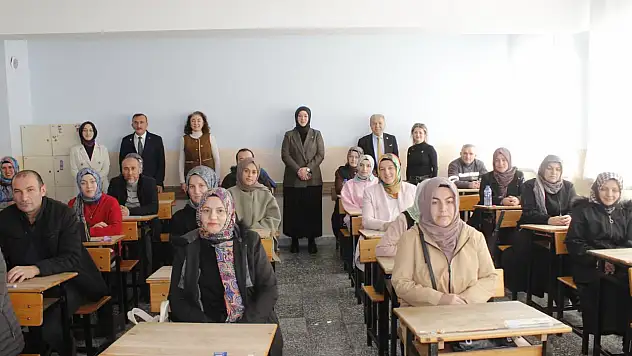 İnebolu'da Veliler Arası Kitap Okuma Yarışması Düzenlendi
