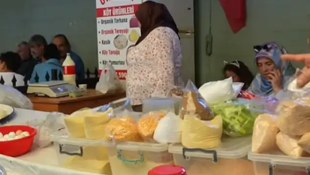 İnebolu Halk Pazarı Yazın Bereketini Tezgâhlara Taşıdı