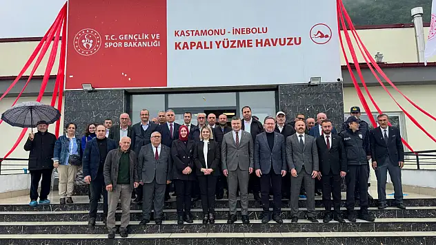 İnebolu Kapalı Yüzme Havuzu Hizmete Açıldı