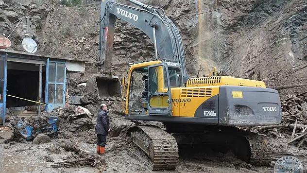 İnebolu'da heyelanın yaraları sarılmaya çalışılıyor