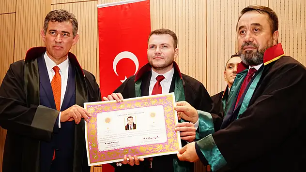 'İnsanlığını unutandan hukukçu olmaz'