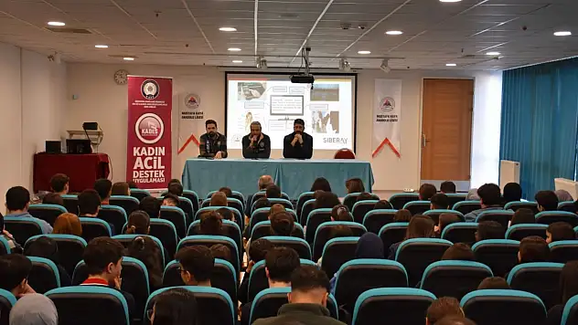 İnternet Dünyasında 'Korunmanın' Yolları Anlatıldı