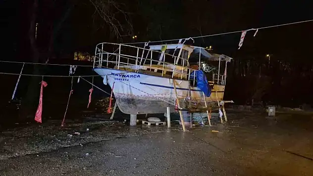 Bartın'da Gezi Teknesi Karada Kaldı