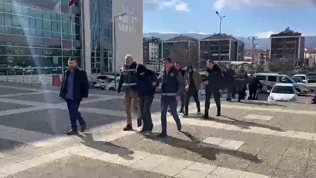 İş İnsanını Otomobiline Bindiği Sırada Gasp Ettiler