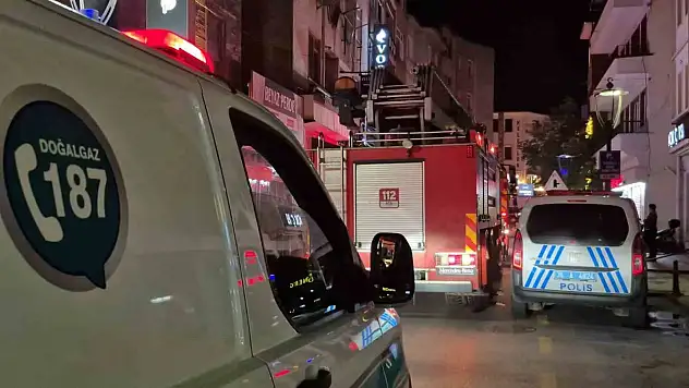 İş hanının tuvaletinde çıkan yangın paniğe neden oldu