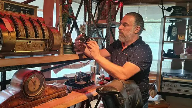 İş Yerini Adeta Müzeye Dönüştürdü