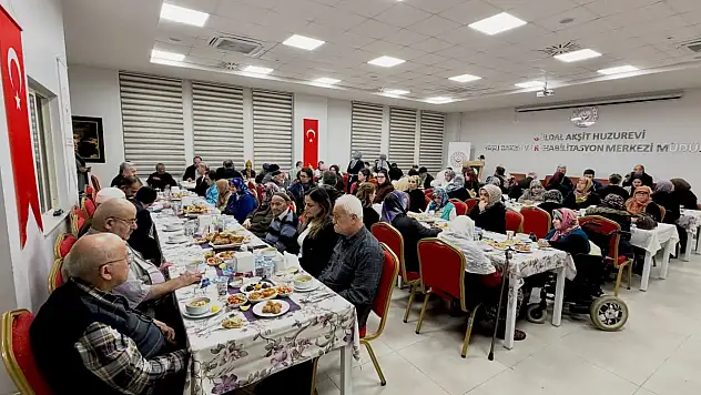 İsa Tekpınar Güldal Akşit Huzurevindeki İftar Programına Katıldı