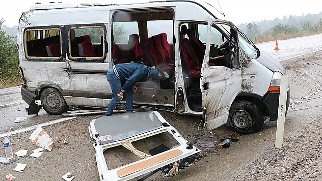 İşçi minibüsü devrildi 16 YARALI