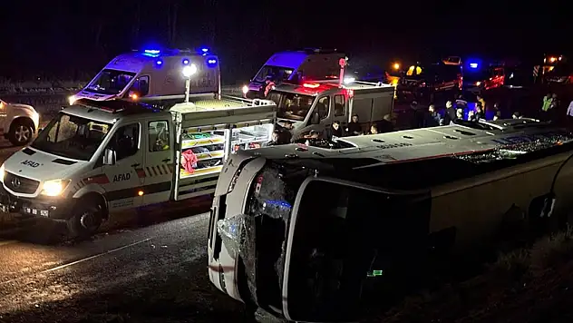 İşçi Servisi Devrildi: 23 Yaralı