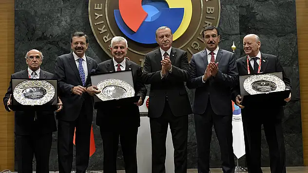 İşeri'ye plaketi Cumhurbaşkanı Erdoğan'dan