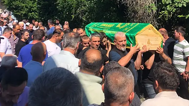 İstanbul'da kazada ölen genç, Zonguldak'ta son yolculuğuna uğurlandı