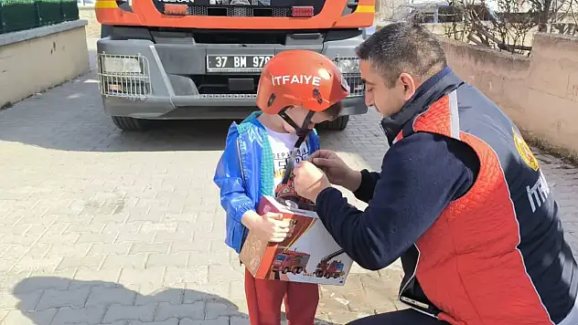 İtfaiye Gönüllüsü Utku'ya Sürpriz Doğum Günü