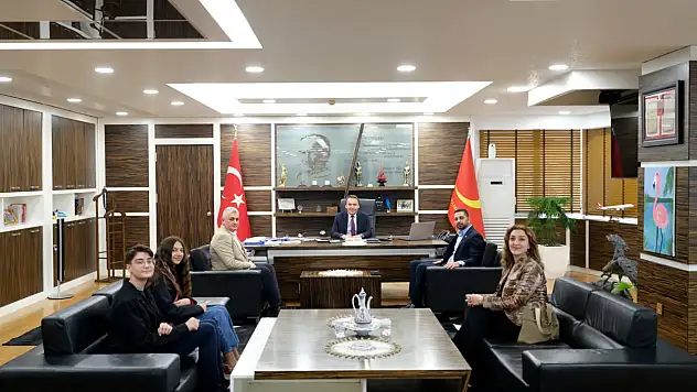 İzmir'den Ödülle Dönen Piyanistleri Başkan Baltacı Makamında Ağırladı