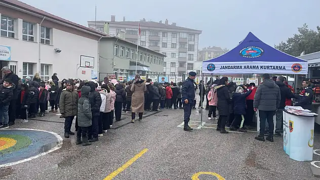 Jandarma Öğrencilere Eğitim Verdi