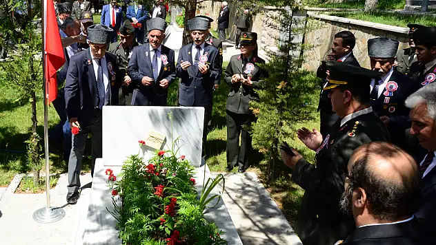 Jandarma Teşkilatı şehitliği ziyaret etti