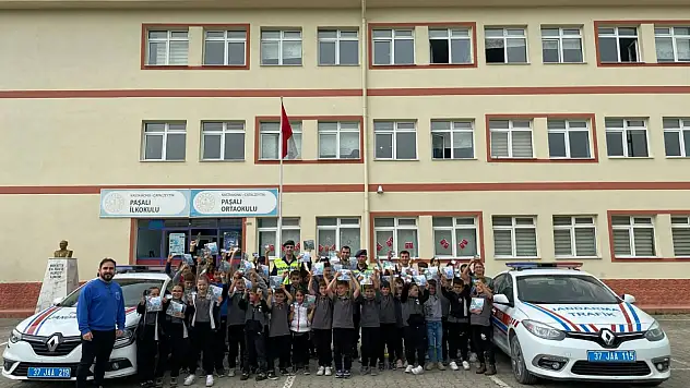 Jandarma Trafik Eğitimlerini Sürdürüyor