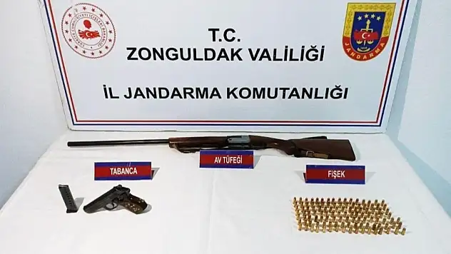 Jandarmanın Aradığı Evden Ruhsatsız Silahlar Ele Geçirildi
