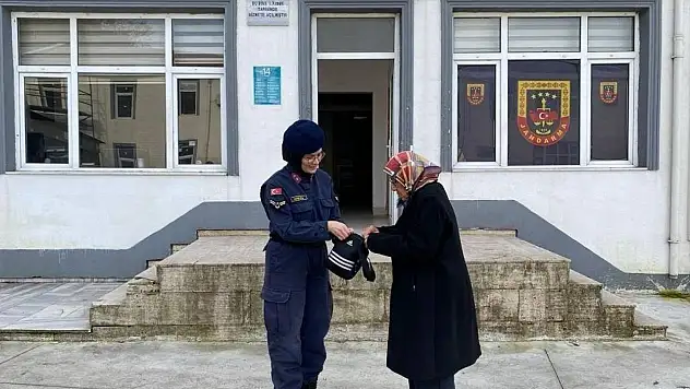 Jandarmanın Bulduğu Çanta Sahibine Ulaştırıldı