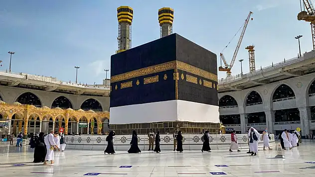 Kabe'nin Örtüsü Değiştirildi