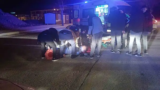 Kaçmaya Çalışan Ehliyetsiz Sürücü, Polis Aracına Çarptı