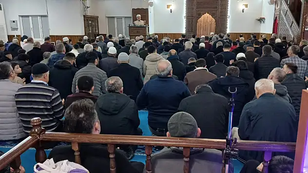 Kadir Gecesi'nde Kuzeykent Merkez Camii'nde Manevi Buluşma