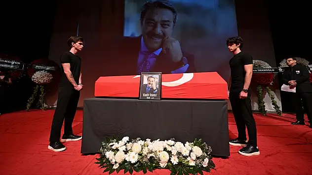 Kadir İnanır Son Yolculuğuna Uğurlandı