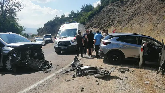 Kafa Kafaya Çarpıştılar 10 Yaralı