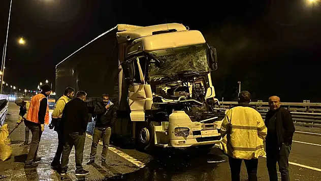 Kağıt Gibi Ezilen Tırdan Yara Almadan Kurtuldu