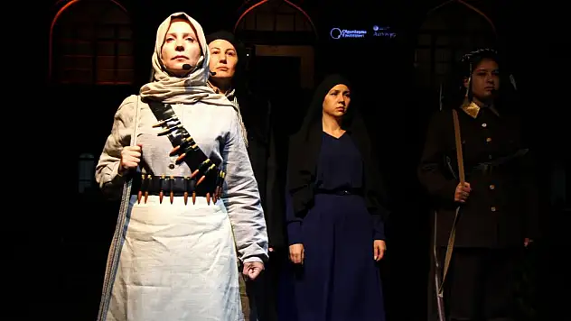 Kahraman Kadınların Kıyafetlerini Yeniden Tasarladılar