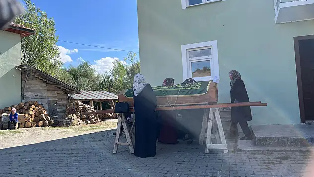 Kamyon kazasında hayatını kaybeden sürücü gözyaşları ile uğurlandı