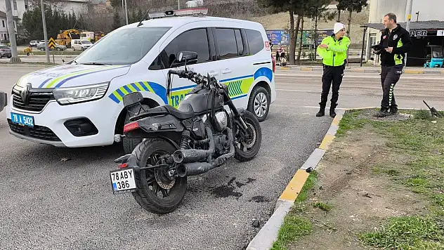 Kamyonet İle Motosiklet Çarpıştı!