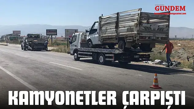 Kamyonetler Çarpıştı: 2 Yaralı