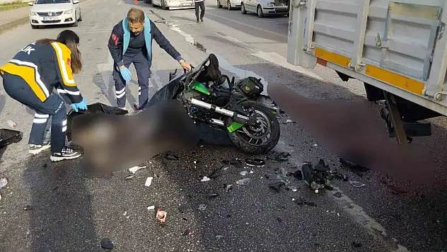 Kamyonla Çarpışan Motosikletin Sürücüsü Öldü
