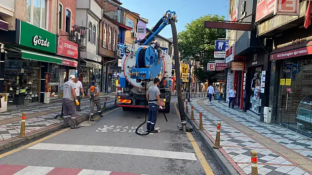 Kanalizasyon Hatlarında Temizlik Çalışmaları Yürütülüyor