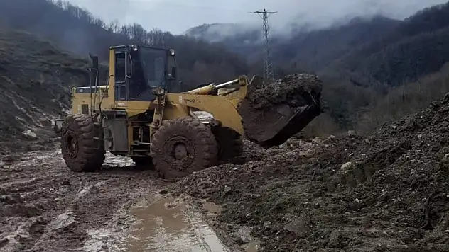 Kapanan Köy Grup Yolu Ulaşıma Açıldı