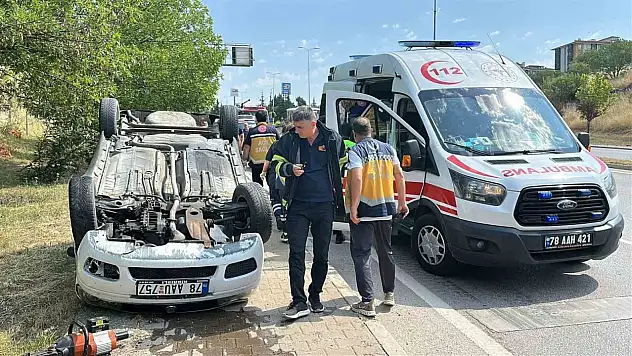 Kaputu Açılan Otomobile Çarptı