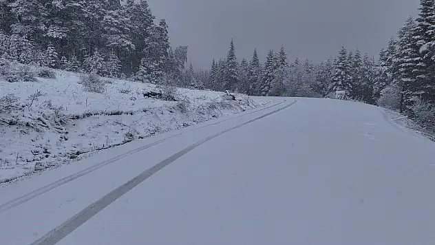 Kar Manzarası Kartpostallık Görüntüler Oluşturdu