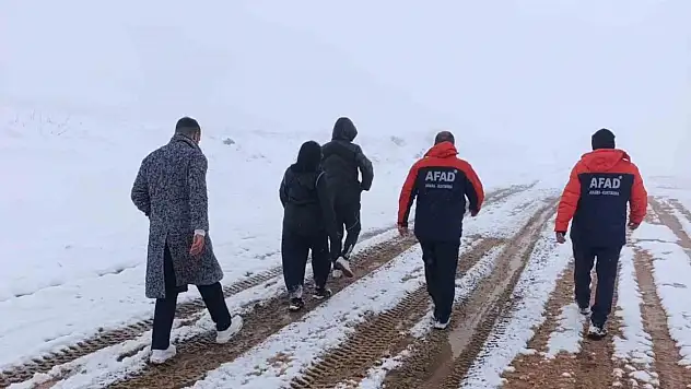 Kar Sebebiyle Mahsur Kalan Vatandaşlar İçin Ekipler Seferber Oldu