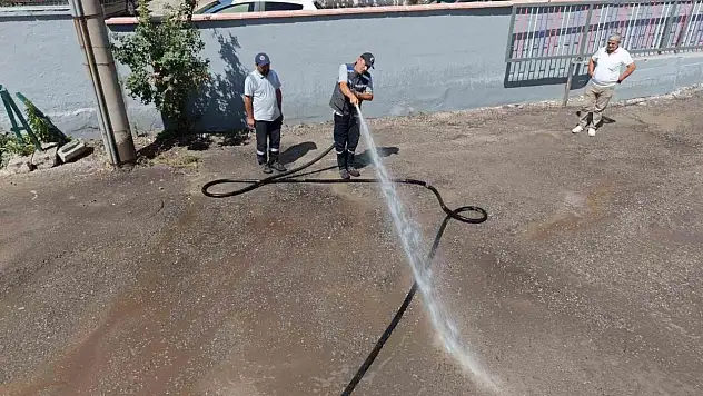 Karabük Belediyesinden okullarda temizlik çalışması