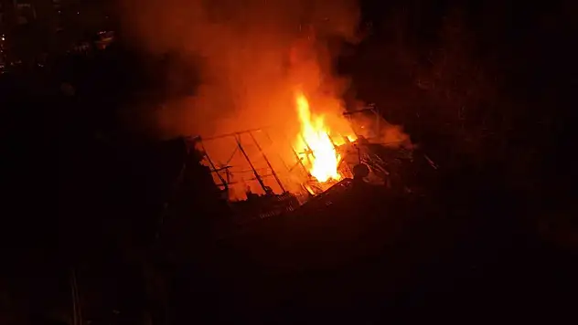 Karabük'te 3 Katlı Binada Yangın