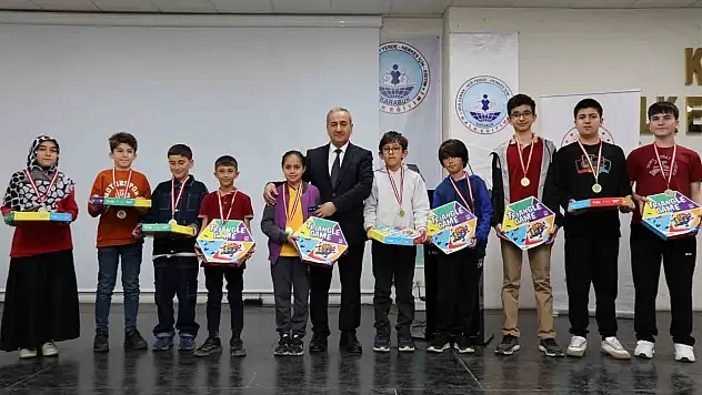Karabük'te Akıl Ve Zeka Oyunları Turnuvası Düzenlendi