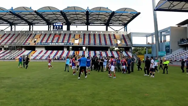 Karabük'te Amatör Lig Final Maçı Sonrası Saha Karıştı