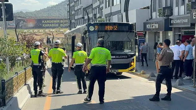 Karabük'te belediye otobüsü yayaya çarptı: 1 yaralı